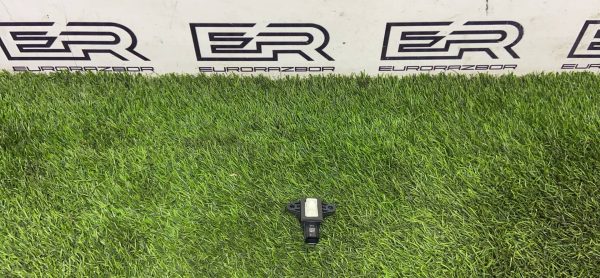 Датчик удара передний правый Volvo XC60