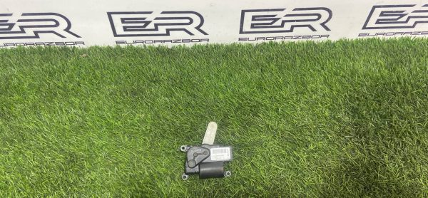 Моторчик заслонки печки Jaguar F Pace Velar