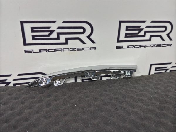 Молдинг переднего бампера правый Mercedes X253 C253