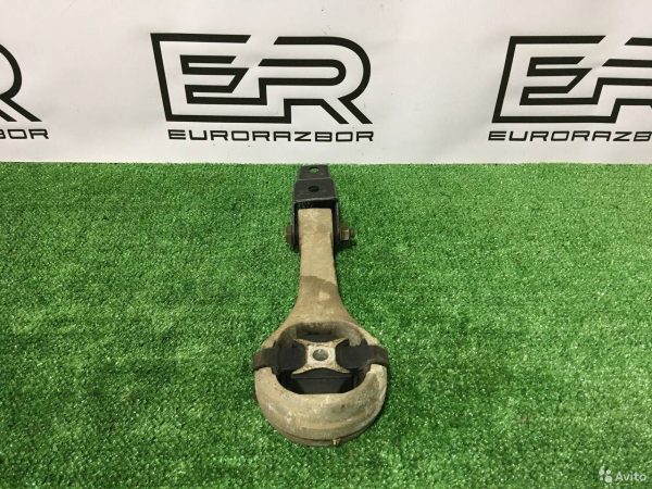 Подушка крепления двигателя передняя Volkswagen