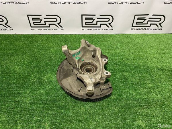 Кулак задний левый Mercedes Benz C W205