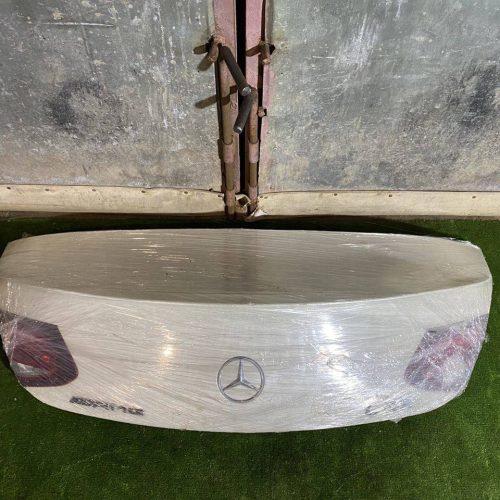 Крышка (дверь) багажника Mercedes-Benz C W205 Крышка (дверь) багажника Mercedes Benz C W205