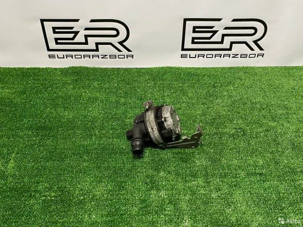 Водяная помпа Mercedes Benz C W205 (2014 2018)