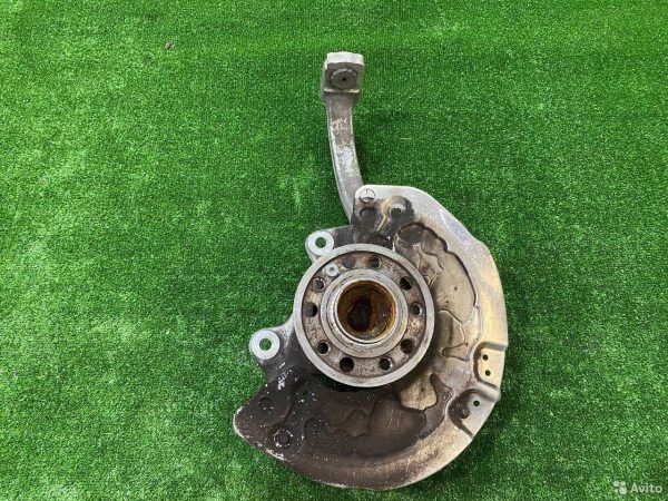 Кулак передний правый Mercedes Benz C W205