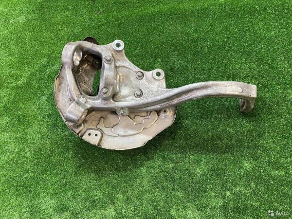 Кулак передний левый Mercedes Benz C W205