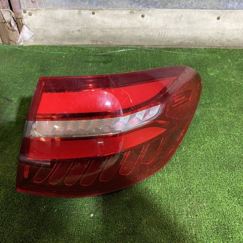 Фонарь задний правый Mercedes Benz A2539061000