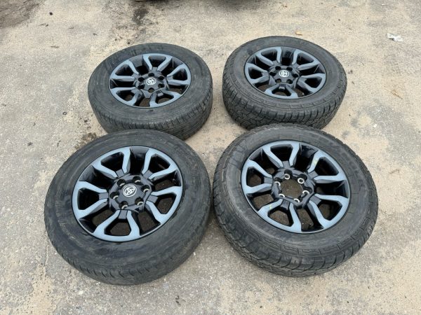 Комплект оригинальных колес (R18) Toyota Hilux