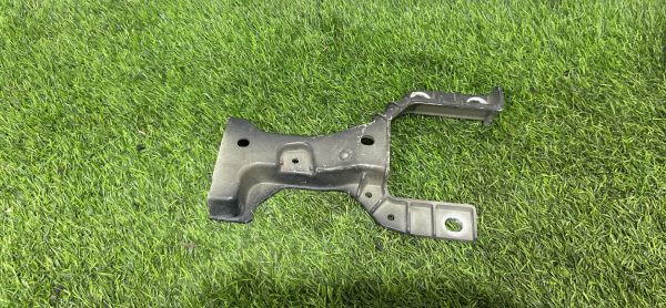 Кронштейн телевизора правый Jaguar F Pace X761 2.0D