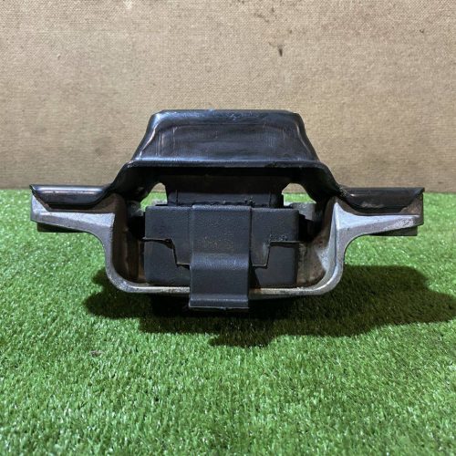 Подушка крепления двигателя левая 3C0199555