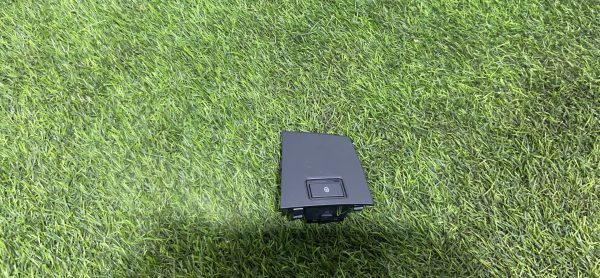 Кнопка блокировки двери Jaguar F Pace