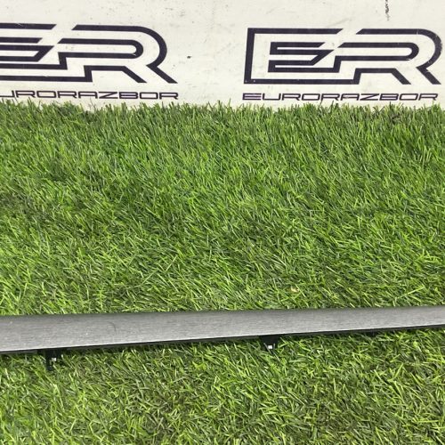 Накладка двери передней левой для Toyota Hilux 8 Накладка двери передней левой для Toyota Hilux