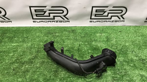 Патрубок интеркулера Volkswagen Jetta 6 03C145673N