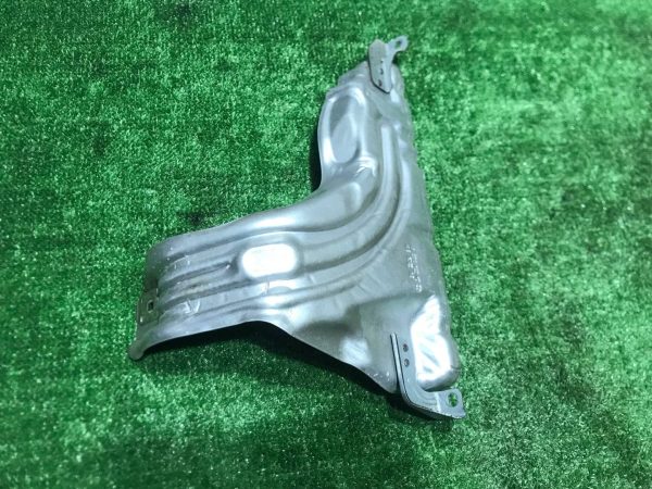 Защита (экран) выпускного коллектора Mercedes Benz