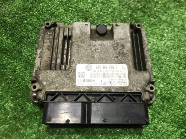 Блок управления двигателем Volkswagen Passat B7