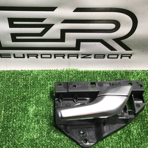 Ручка внутренняя двери передней правой Land Rover