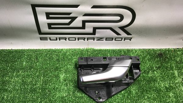 Ручка внутренняя двери передней правой Land Rover