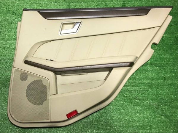Обшивка двери задней правой Mercedes Benz E W212
