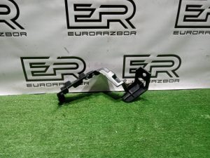 Крепление переднего бампера левое Land Rover