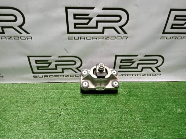 Подушка крепления двигателя левая Land Rover