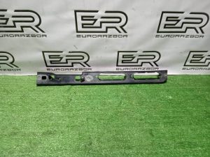 Внутреннее крепление крыла правого Land Rover