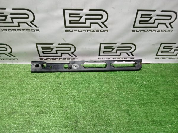 Внутреннее крепление крыла правого Land Rover