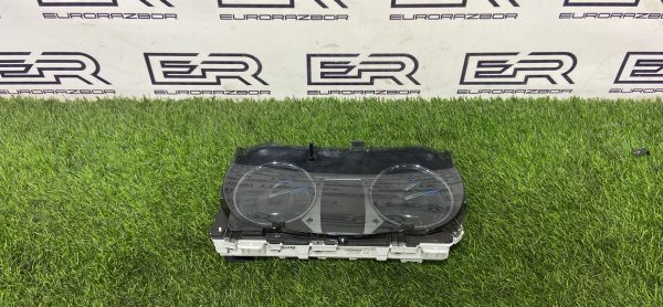 Панель приборов (щиток) Toyota Hilux 8 Рест