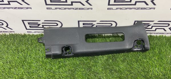 Обшивка центральной стойки правая Toyota Hilux 8 Рест