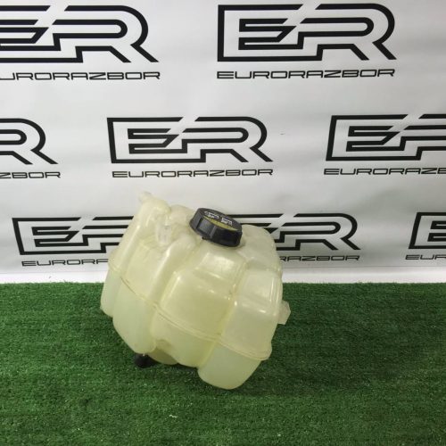 Расширительный бачок Volvo XC90 Расширительный бачок Volvo XC90