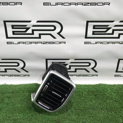 Правый дефлектор в торпедо Kia Sportage