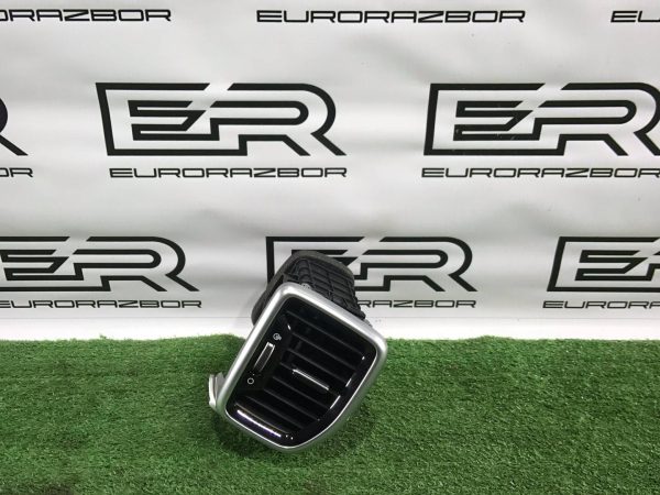 Правый дефлектор в торпедо Kia Sportage