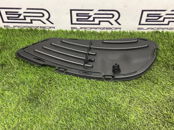 Решётка переднего бампера нижняя левая Mercedes С Class W205