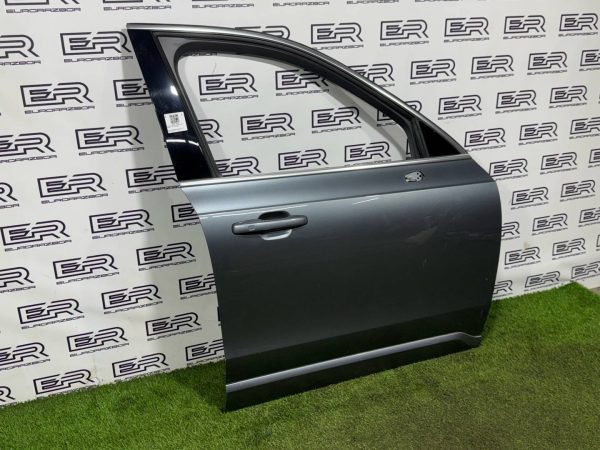 Дверь передняя правая Volvo XC90