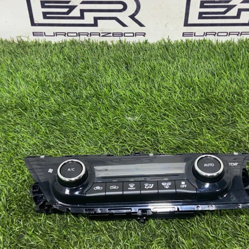 Блок управления печки/климат контроля Toyota Hilux 8 рест Блок управления печки/климат контроля Toyota Hilux 8 рест