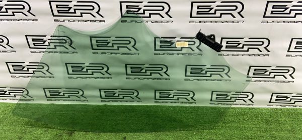 Стекло переднее правое Sportage