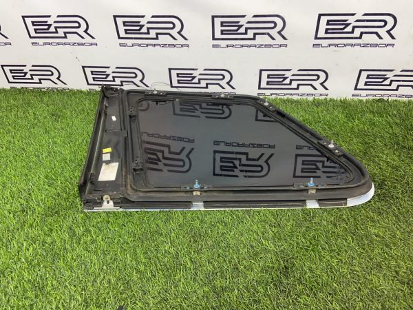 Стекло собачника правое Volkswagen Touareg