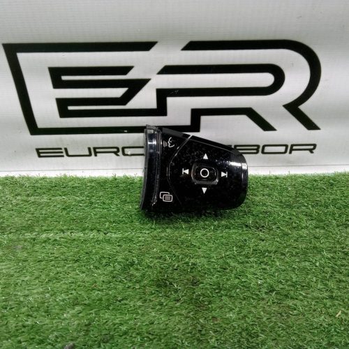 Кнопки управления на руле Volvo XC90