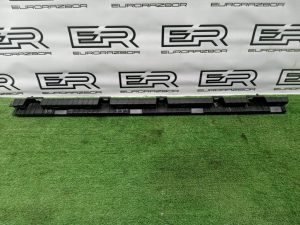 Кронштейн накладки порога правый Volvo XC90