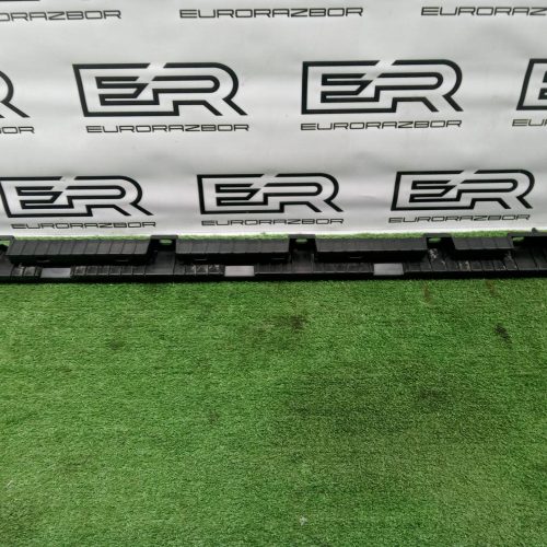 Кронштейн накладки порога правый Volvo XC90