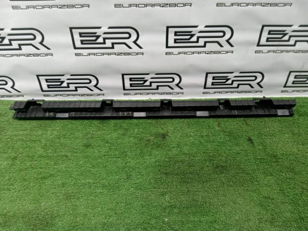 Кронштейн накладки порога правый Volvo XC90