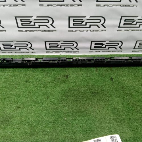 Кронштейн накладки порога правый Volvo XC90