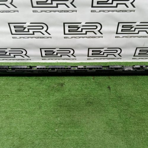 Кронштейн накладки порога левый Volvo XC90