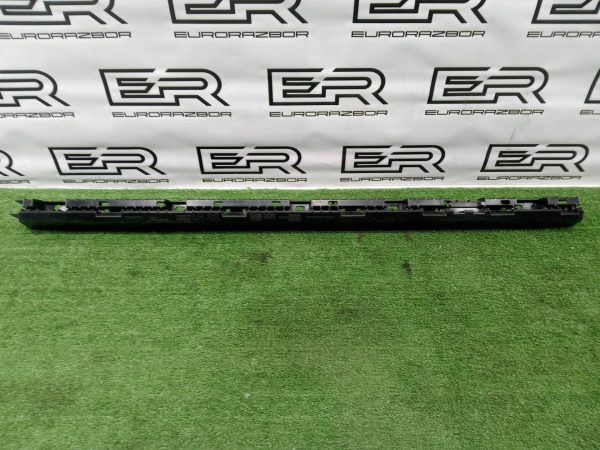 Кронштейн накладки порога левый Volvo XC90