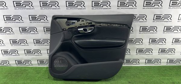 Обшивка двери передней правой Volvo XC90 2