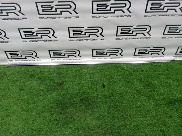 Молдинг стекла двери Mercedes GLC