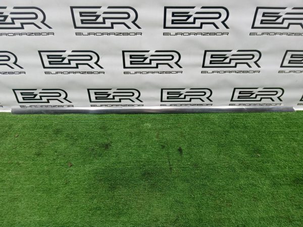 Молдинг стекла двери Mercedes GLC