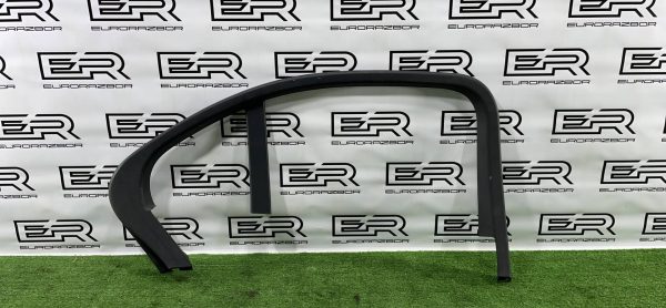 Накладка на двери задняя левая Mercedes W205