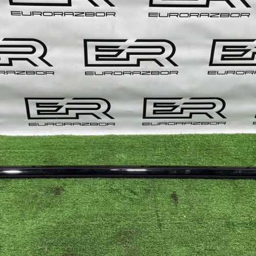 Молдинг стекла двери задний левый Range Rover