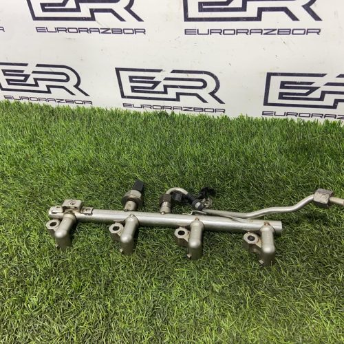 Топливная рампа Mercedes W204/212 M271