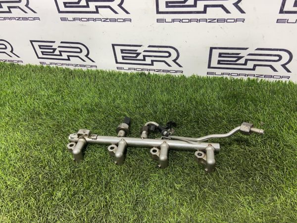 Топливная рампа Mercedes W204/212 M271