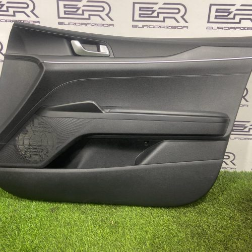 Обшивка двери передняя правая Kia K5 DL3